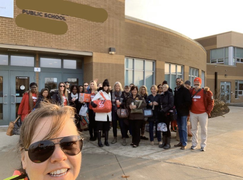 unrequinbleu's tweet photo. First day of job action #WorkToRule in #PeelDSB teachers @ETFOPeel members gathered in Mississauga to commence WTR strike action in defence of our K-5 students &amp; #PublicEducation in ON Parents &amp; community members join us here every Friday #ETFO #ETFOStrong #CutsHurtKids #OntEd https://t.co/rwRWnye068