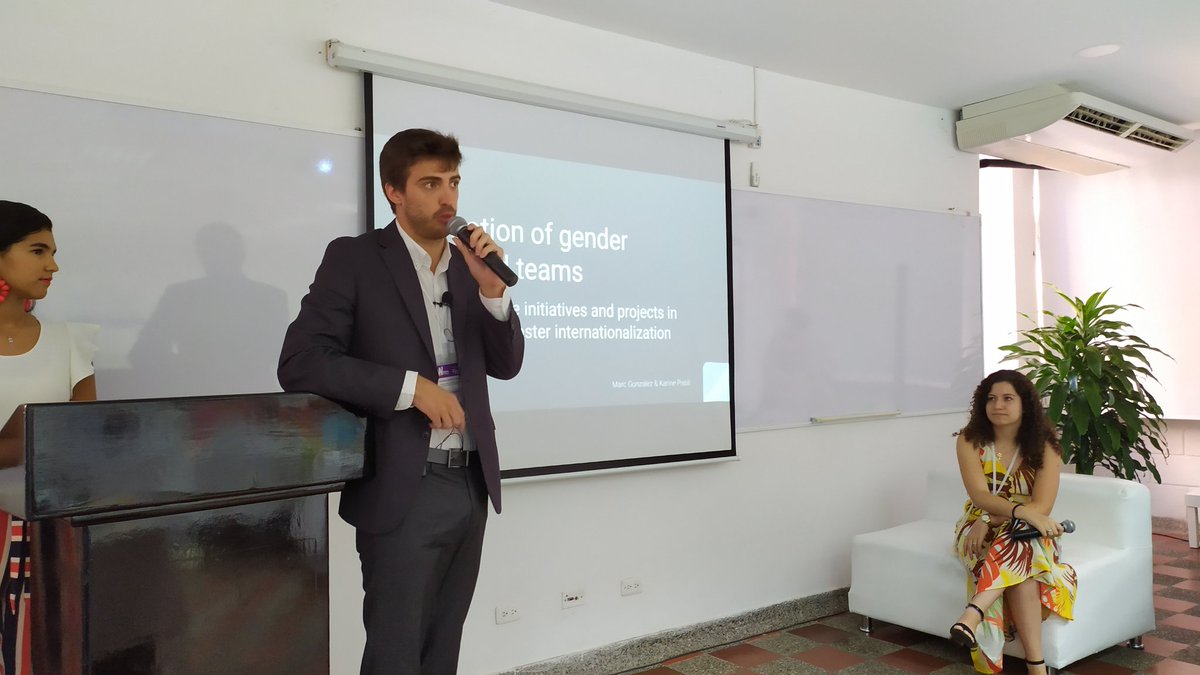 aliciagh_'s tweet photo. El mundo es muy pequeño y Marc de @Facens_Sorocaba y yo nos hemos vuelto a encontrar adrede en Cartagena de Indias 🇨🇴 para hablar de cómo atraer más mujeres a STEM en Latinoamérica en el Summit de @WSTEMproject #wstemsummit https://t.co/RQm0eeerkQ