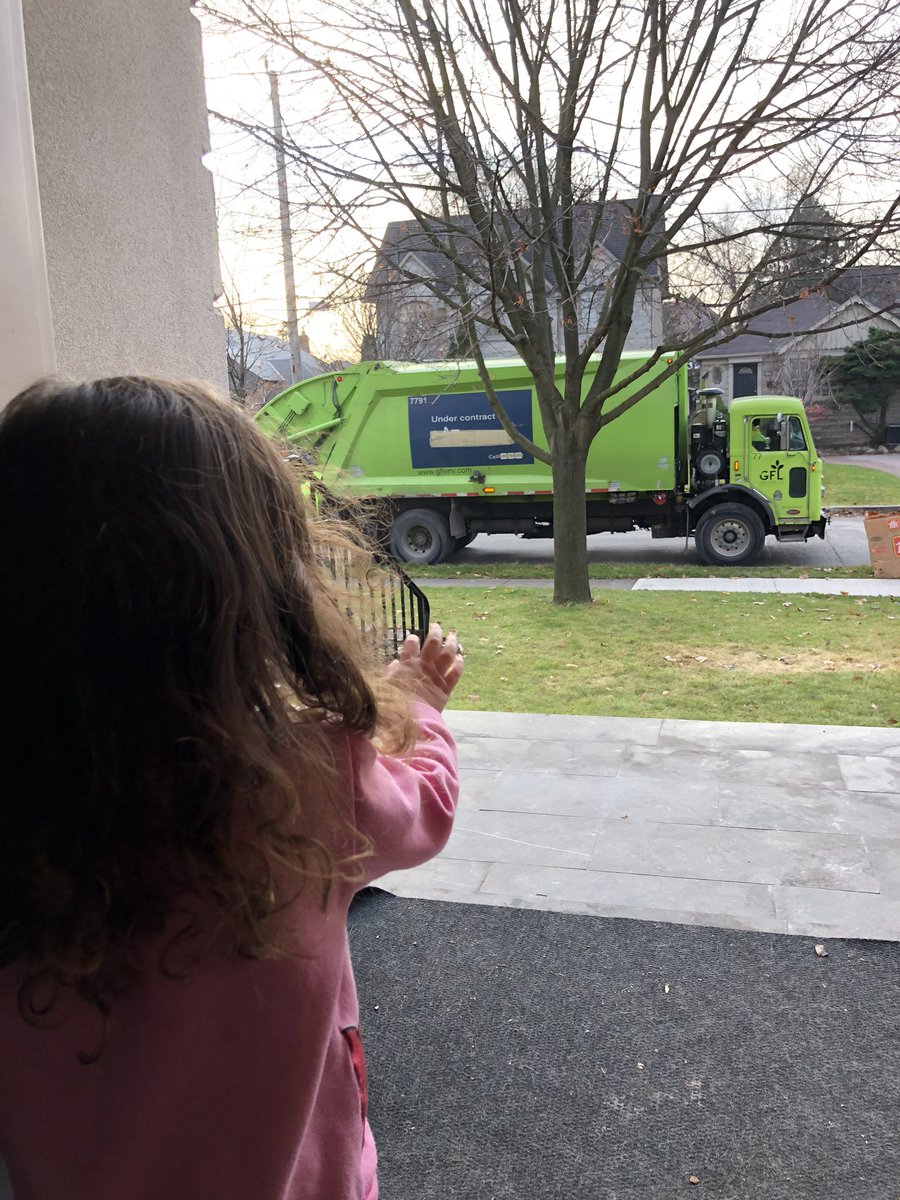 TouchTheTrucks's tweet photo. Tuesdays are our favourite morning! 

👋 @GFLenv 

#garbagetrucks #trucks #GFL #Toronto https://t.co/jWo3rPiqMg
