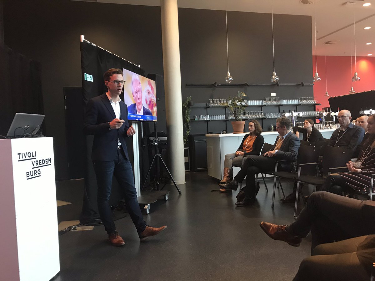 otterstweet's tweet photo. Vandaag gaf onze Orange Otter @sanderdorst een expertsessie over hoe je interne influencers van je organisatie in beeld brengt door een netwerkanalyse. Een leuke, interactieve sessie! #comgres19 #data #communicatie #engagement https://t.co/yC1dfvIWvV