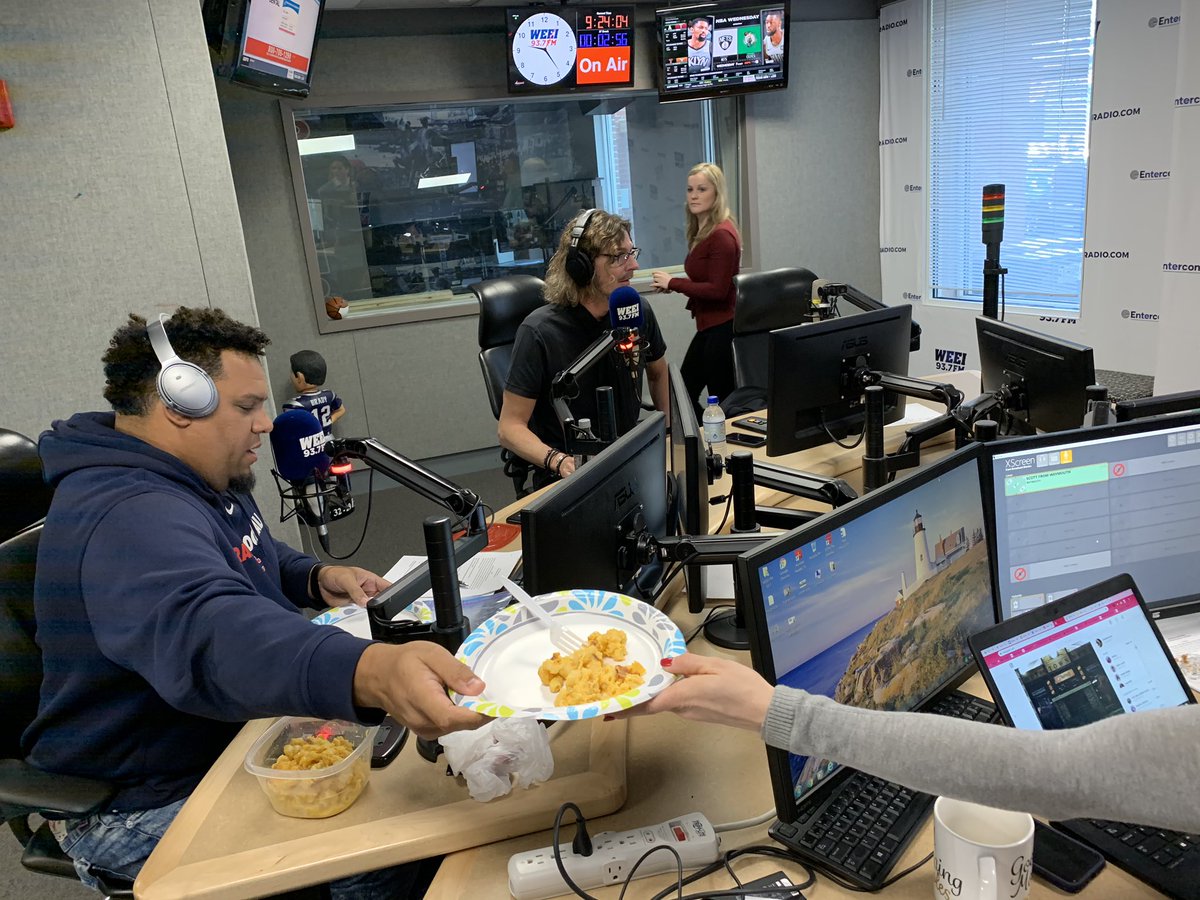 TheGregHillShow's tweet photo. .@jwiggs85 brought in his famous Black Mac for us to try!! Even our friend @ErnieBochJr is trying some! https://t.co/yuyMTz7DO5