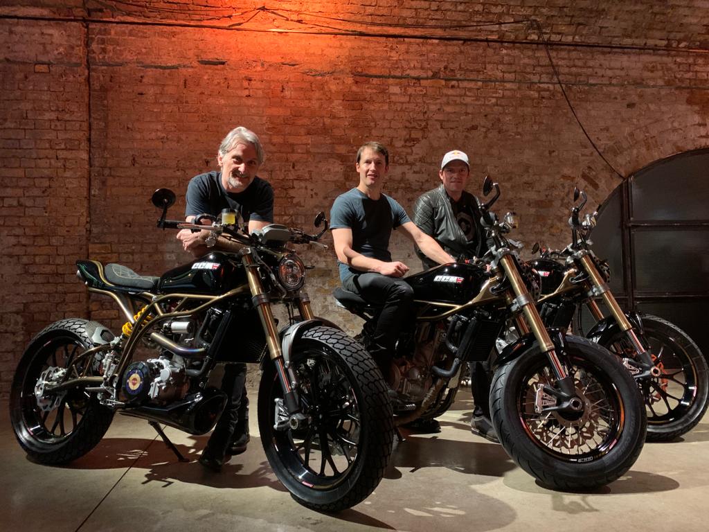 CCMMotorcycle's tweet photo. Great day shooting with these legends @carlfogarty @JamesBlunt @dougielampkin 😎 Watch this space 🤫 https://t.co/R793EWh2MQ