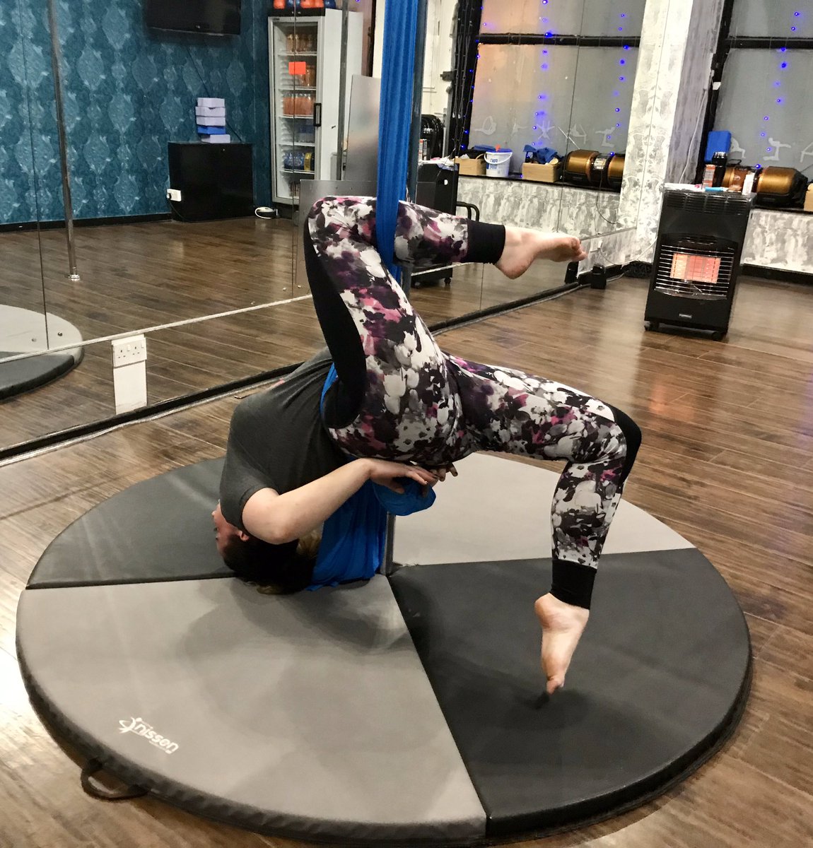 Studio202_Abdn's tweet photo. Join us for lots of hanging upside down!  #Aberdeen #flexibility #aerialhoop #polefitness #aerialhammock #handbalance  #poledance #classes #workshops #Studio202 #Fitnessmadefun https://t.co/acNUwnoj9U