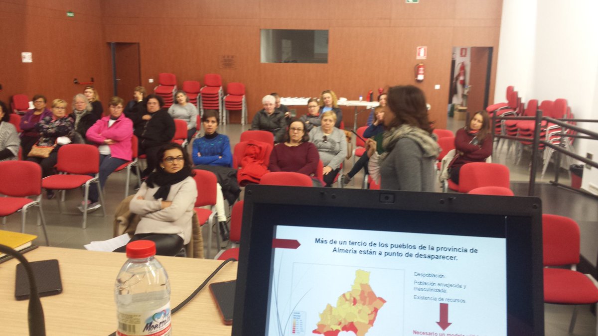 CADELaujardeAnd's tweet photo. Genial la ponencia de Maria Carmen Martínez.  #barrerasdeacceso para el #emprendimientoruralfemenino https://t.co/gppqgyDOhP