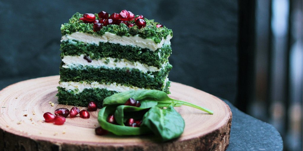 If you really have to, at least make it green 😂😂😂 #happycakeday #yum