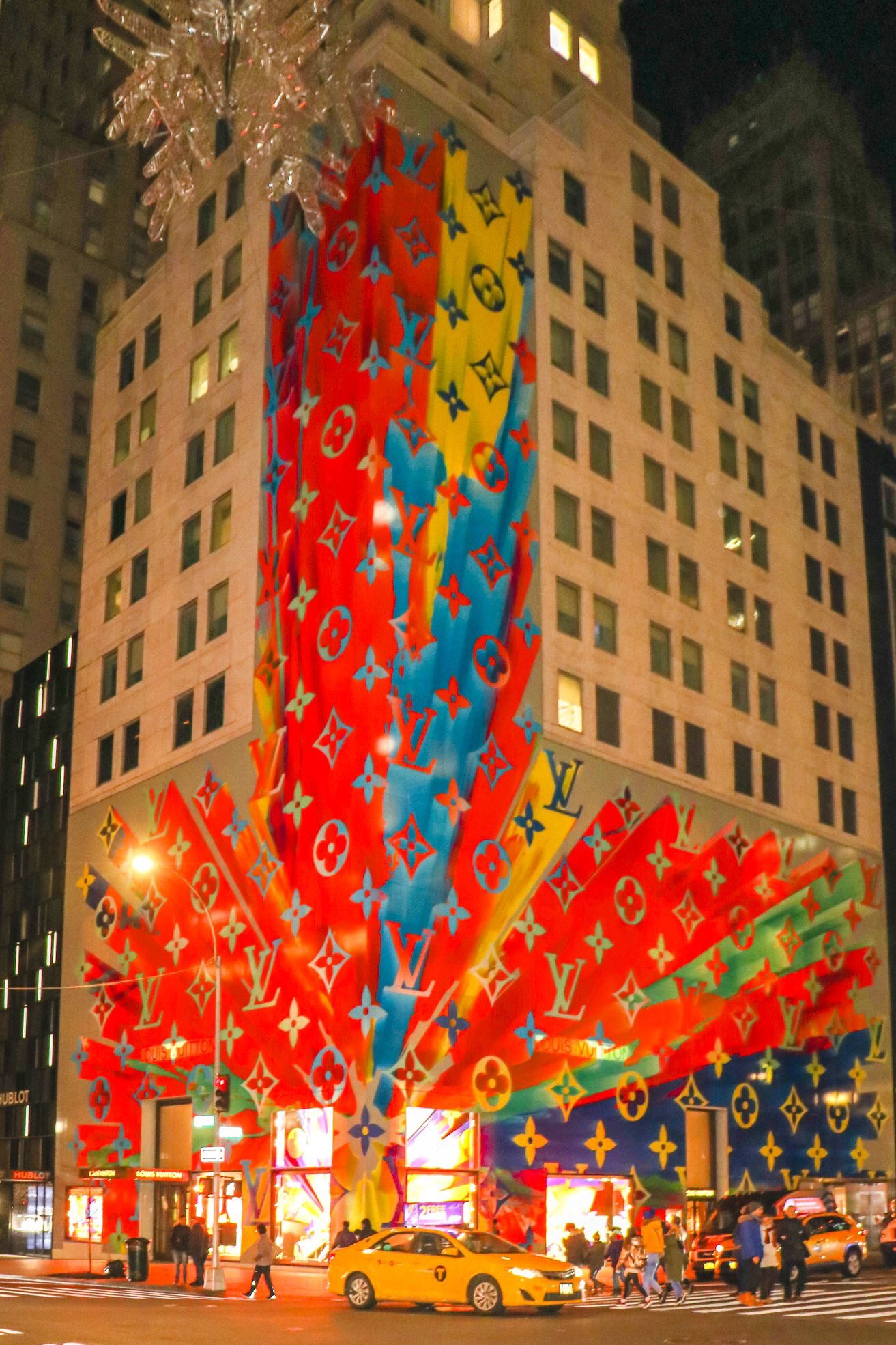 NewYorkCityKopp on X: Louis Vuitton on Fifth Ave, NYC ✨   / X