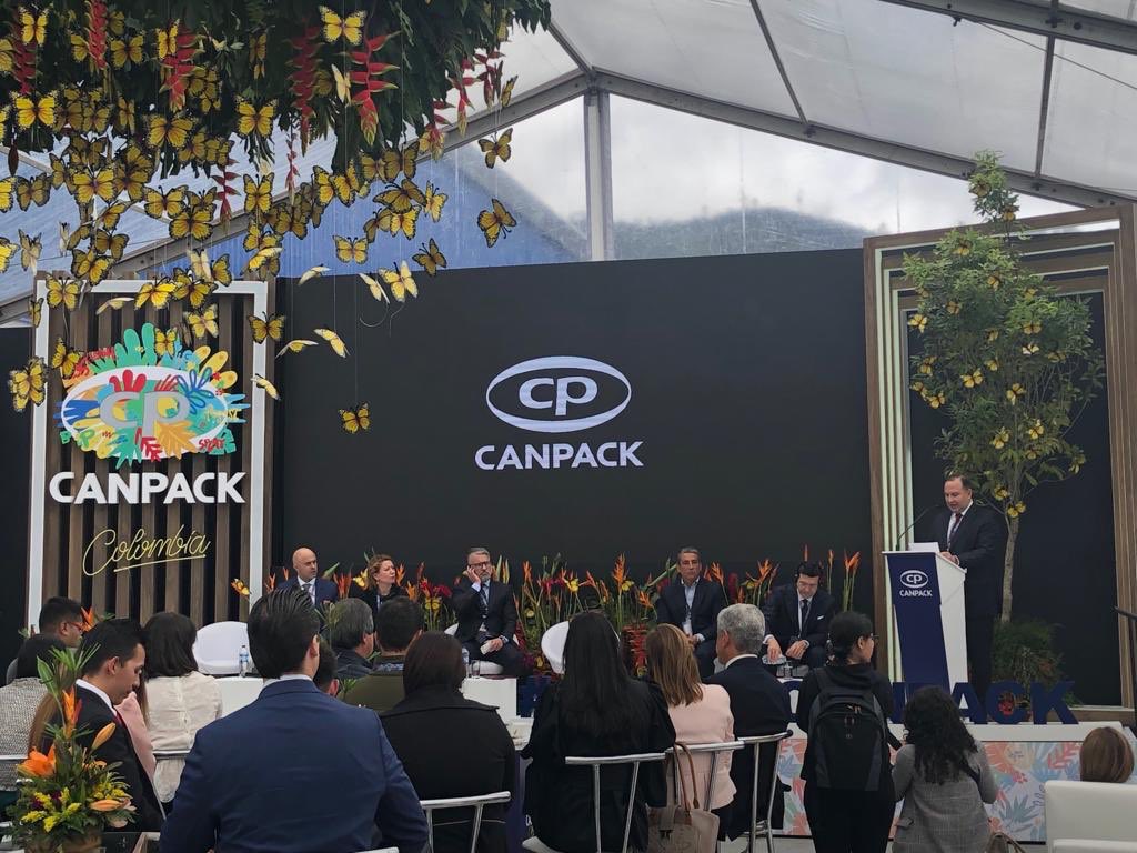 PaoGBarreneche's tweet image. En este momento, Roberto Villaquirán, CEO de #Canpack presenta alcances de la inversión en Colombia para hacer realidad #CanpackColombia, Roberto es orgullosamente colombiano. La inversión de Canpack generará + de 200 empleos, inicialmente. #InvestinColombia