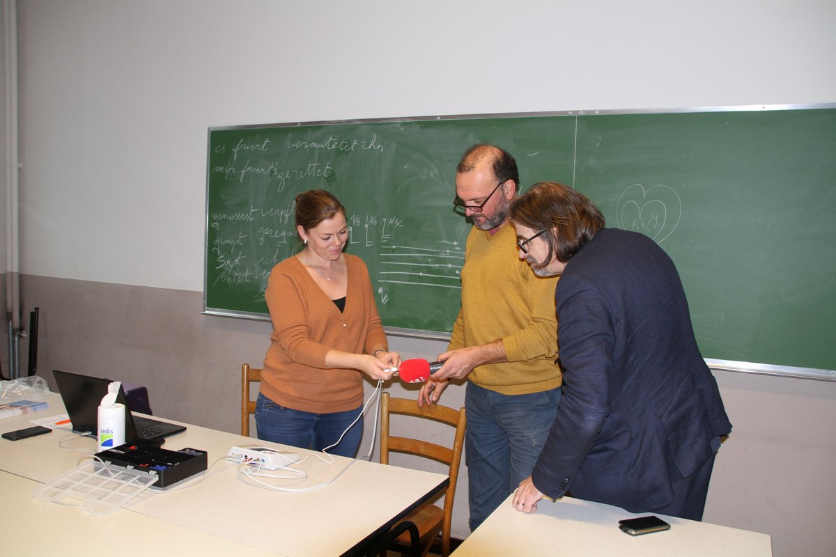 De Universiteit van Gent heeft vanmorgen het gehoor getest van alle zesdejaars aan het Sint-Jozefslyceum in Knokke-Heist. De resultaten waren best wel confronterend voor een aantal jongeren. Lees meer: bit.ly/37E4h4j