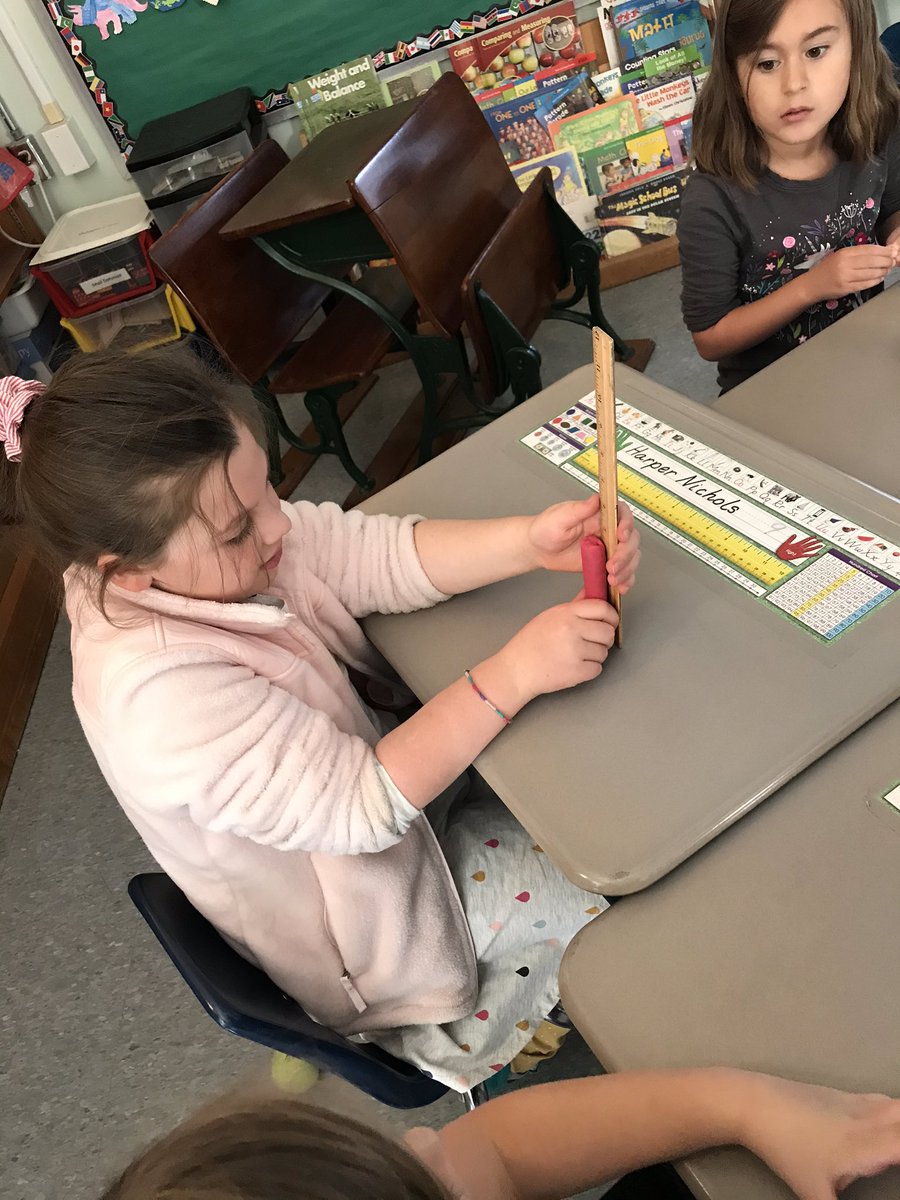 HPTurtleTeacher's tweet photo. Creating prosthetic beaver tails! #SchoolWideRead #HPHype @HardinPark_WCS @gbterry https://t.co/xLwNMC7bLy