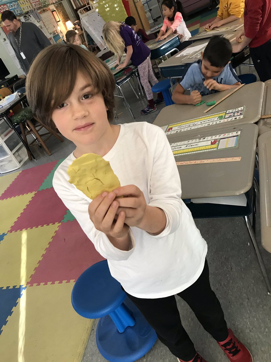 HPTurtleTeacher's tweet photo. Creating prosthetic beaver tails! #SchoolWideRead #HPHype @HardinPark_WCS @gbterry https://t.co/xLwNMC7bLy