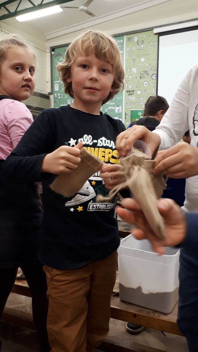 Each time a volunteer student fills a seagrass sand bag they build a new future home for some fish
- today a school in London have filled 3000 bags to plant in the sea off West Wales
#forcodsake <a href="/SchoolBelmont/">Belmont school</a> <a href="/haringeycouncil/">Haringey Council</a>