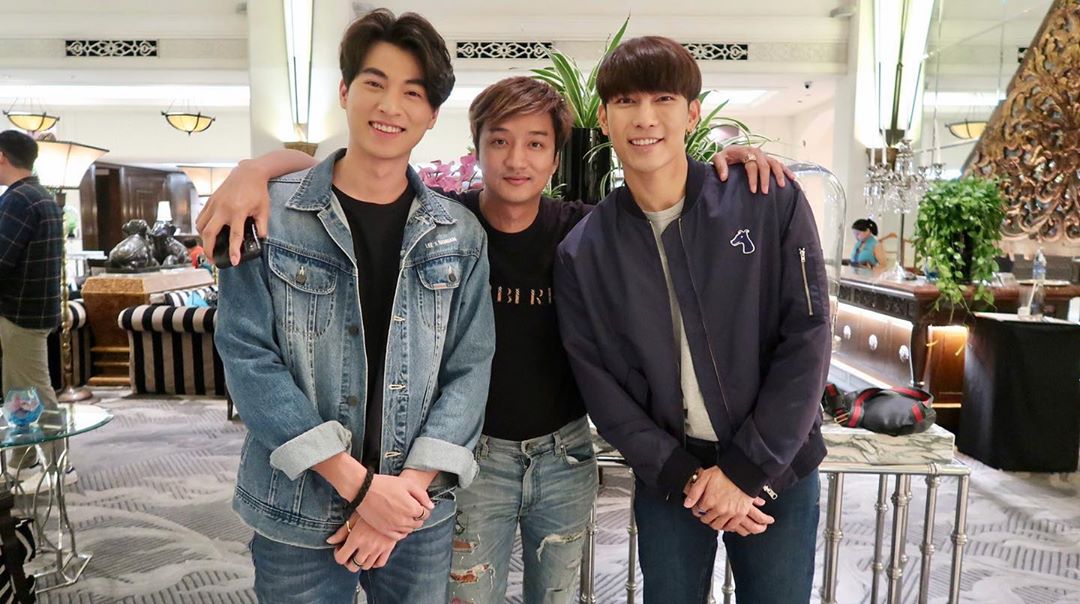 Mewsuppasitofc's tweet photo. Ig Update : bermb29
26.11.2019

ทำไมต้องทำท่าคล้ายกันด้วยอะ 🤔

#MewGluf 
#MewSuppasit 
#mewlions
#TharnTypeTheSeries https://t.co/h67Bym2Vel