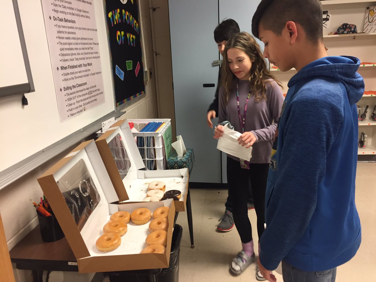 MrsKThomason's tweet photo. These Computer Literacy students are amazing! 💕Their hard work, determination, and gracious attitude makes my job a dream! ❤️ #DonutAccolade @CMSCardinals @ClintonMoCards https://t.co/zAI3L6zqnH