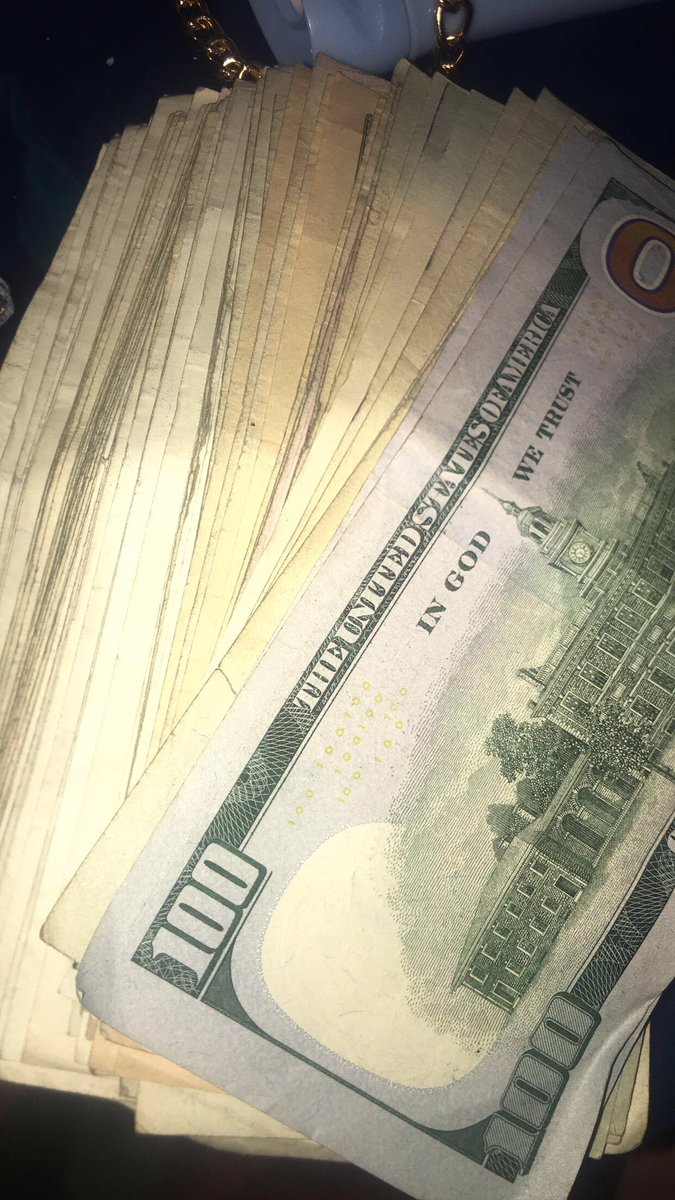 prettylike_Dior's tweet photo. @bdxtt Tfse . U funny asl u gotta bring up a old picture lame asl lil boy .. and honey I work at the airport my job and benefits best believe better than yours . This paper come in every week so u definitely got me fucked up 😌 https://t.co/3dAevat8HP