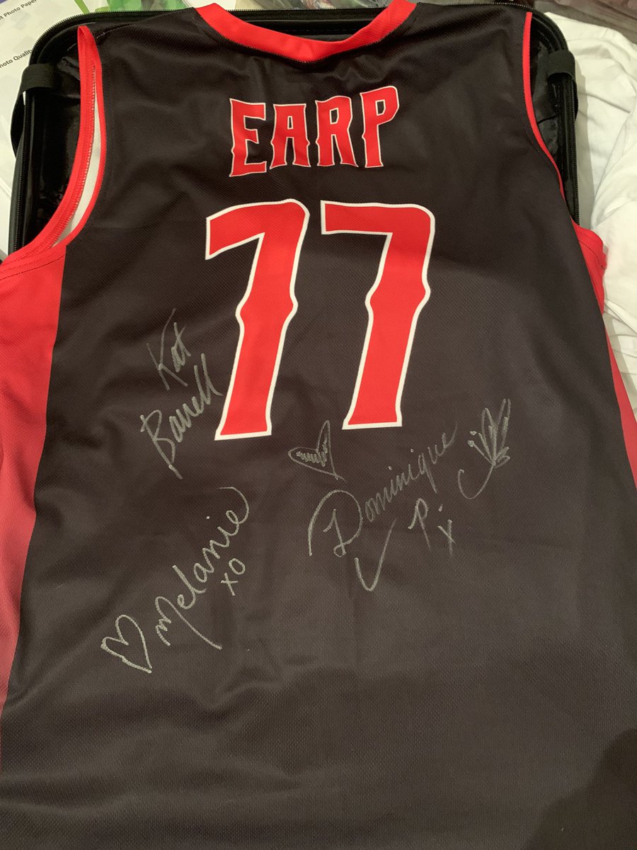 HaughtBarrell's tweet photo. EARP JERSEY GIVEAWAY

Open for #Earpers who have not met the cast or been to a con.

To enter for a chance to win my jersey signed by @KatBarrell @DominiqueP_C and @MelanieScrofano please like/retweet  and comment with anything #WynonnaEarp related below to make your entry count. https://t.co/xzwHiYitHo
