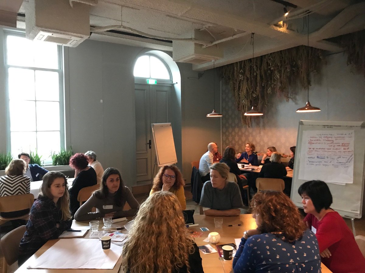 KCZorginnovatie's tweet photo. #Lectorenplatform kwetsbare (aanstaande) gezinnen met jonge kinderen lanceert #kennisagenda voor praktijkgericht onderzoek tijdens kick-off symposium! https://t.co/Usci3nvXYI