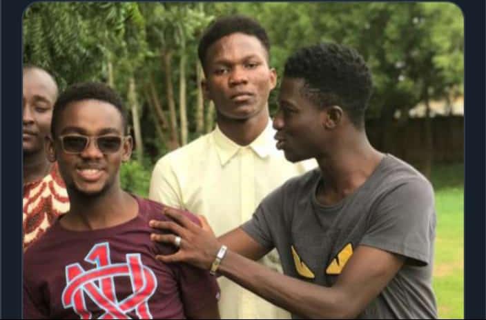 Lil_Crafty1's tweet photo. Quand tes potes décident d'arrêter la polygamie alors que toi t'as pas encore connu ce qu'est la monogamie 😭😭😂 https://t.co/bI2ZtsXJCN