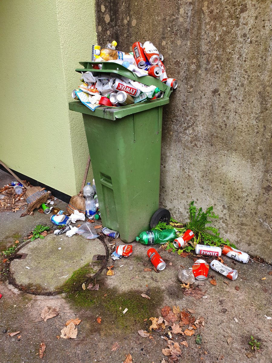 daconte69's tweet photo. Die neue #Sammelstelle an der #Schönenwerderstrasse... 

How nice, someone started a collection point! @startedabin

#abfallentsorgung #aarau #recycling #littering #einwegdosen #Aluminum #collectionpoint  #depositrefundsystem #wegwerfgesellschaft https://t.co/JS5GhyF1zr
