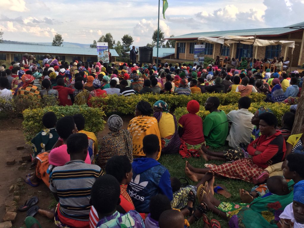 RwandaMuseums's tweet photo. Happening now:#OutreachMuseumsProgram taking place in Rutare sector of @GicumbiDistrict.A district known to have many #historicalSites such as the #NationalLiberationMuseum and #RutareRoyalTombs. https://t.co/dBp4J68Vmk