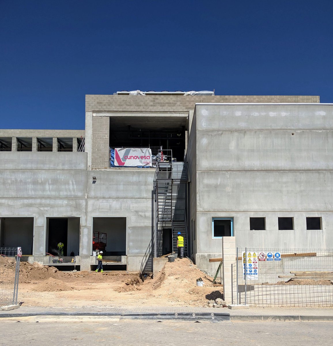 Bon dia a tothom👋🏻
Us deixem tastet de l’obra que estem treballant a <a href="/cunovesa/">CUNOVESA GROUP</a>
Seguim!💡

#cunovesaconstruccion #construccion #design #arquitecturaydiseño #ingeniería #projects