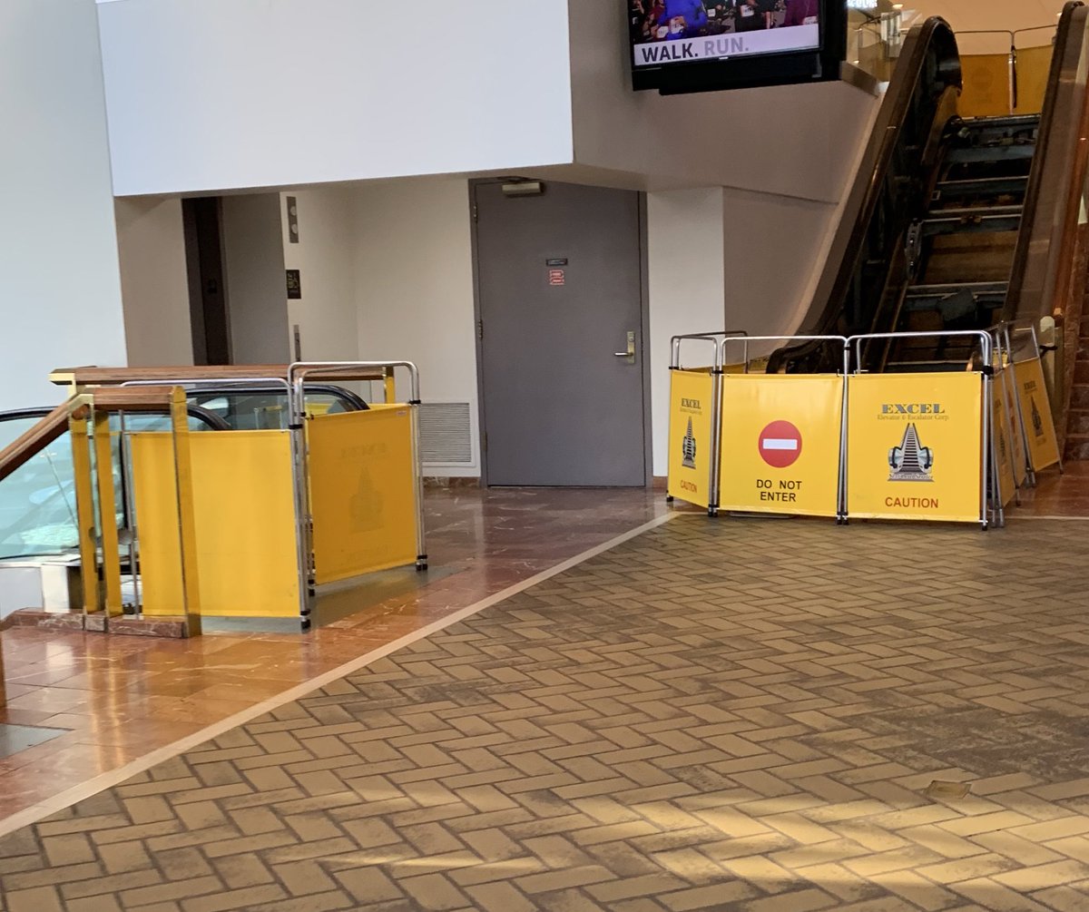CopleyEscalator's tweet photo. Update: @CopleyPlaceMA escalators  still broken. Good thing this isn’t the busiest shopping week of the year. 😬 #FoundAtSimon #copleyplace https://t.co/jAnOBz104i