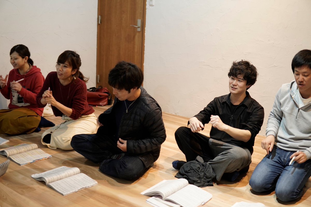 THEATRE_UBUNTU's tweet photo. 本日は、1曲ずつ確認しながらの稽古でした
25曲あるので一人一人の持ち歌も沢山!
かなり濃いキャラクター?も登場します!
4枚目の写真…一体何の稽古でしょうか?
是非、12/15にご確認ください!
#25d
#UBUNTU
#高田馬場 #Livecafemono
#ライブ型ミュージカル https://t.co/GbveGdeW7G https://t.co/CV6F0oDoA1