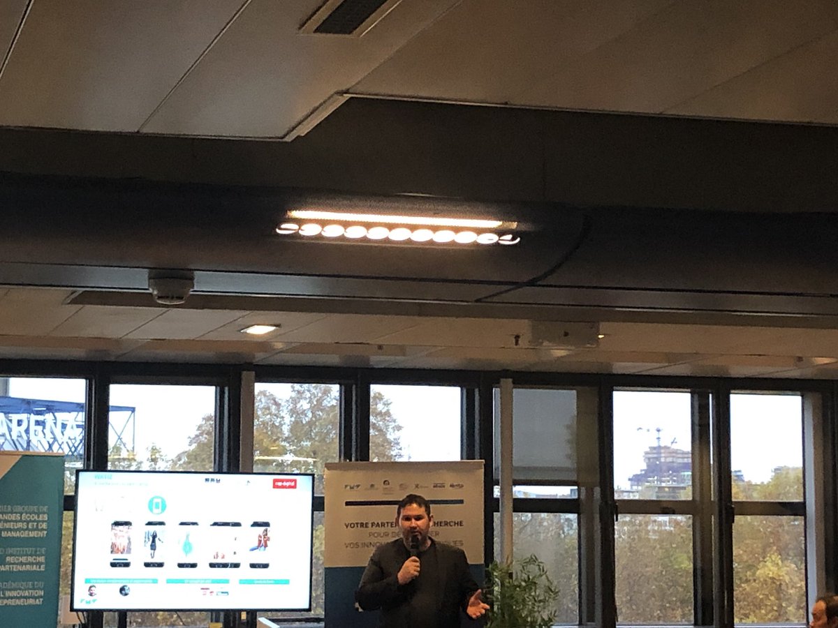 <a href="/watiz_startup/">Watiz</a>, le Graal de la street Fashionista à base d IA : le Shazam dû vêtements ! Grâce à la reconnaissance visuelle, retrouvez les vêtements que vous voyez portés et achetez en direct ou en seconde main ! C est au #PrixInnovationBercyIMT