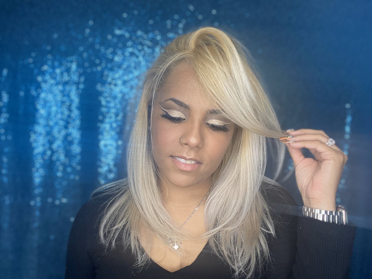 _Jojo_Linette_'s tweet photo. Quick makeup look using @ColourPopCo #GoingCoconuts palette. Lashes by @LillyGhalichi Lilly Lashes in the style CEO I got them in the #November @boxycharm https://t.co/A6QNhQXEe9