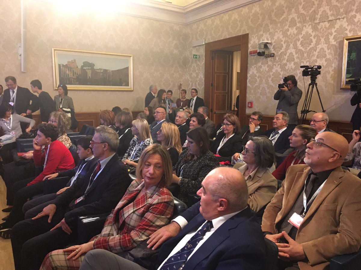 AntonioDePoli's tweet photo. Presentazione al #Senato delle attività dell'Associazione #MediciInStrada Città di #Padova e del progetto #Cuoreblu dedicato all' #autismo. Una grande emozione stringere la mano a coloro che dedicano il proprio tempo agli altri! @viviautismo https://t.co/vh7G9sSVIh https://t.co/q6d3RrBE27