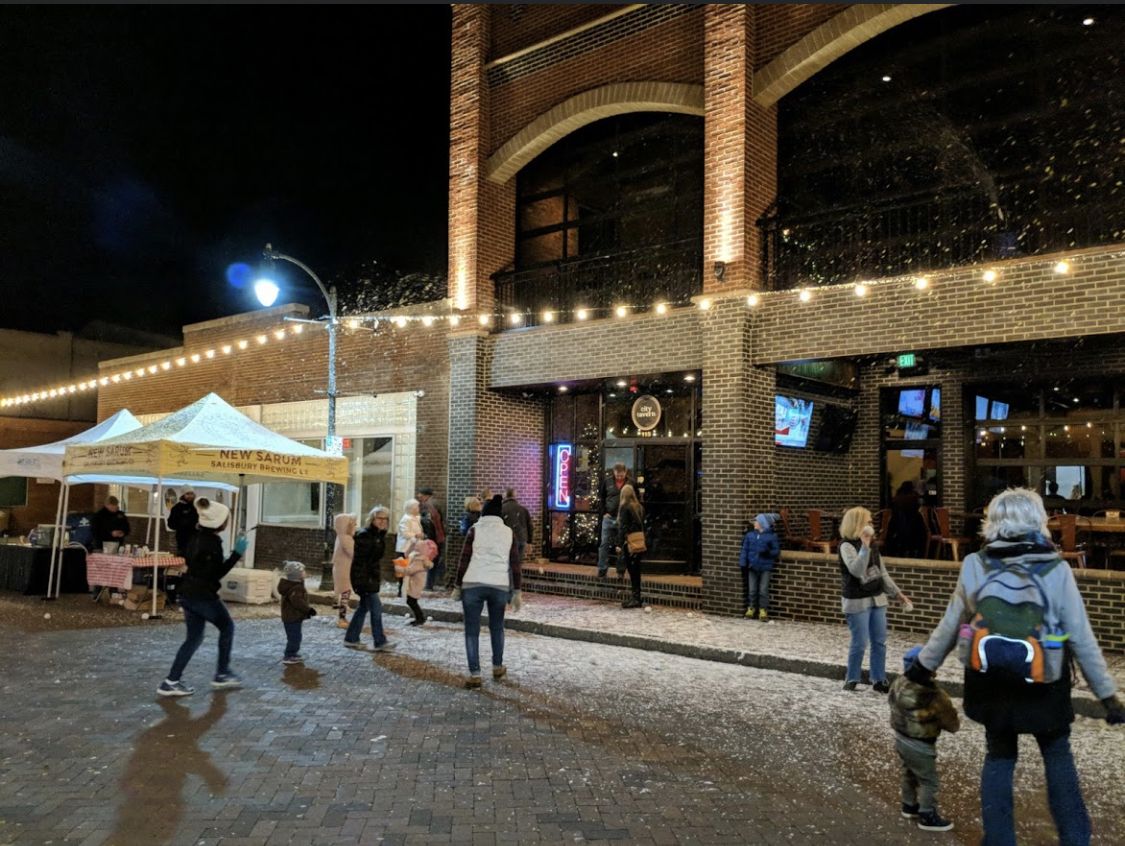 YourRowan's tweet photo. It’s time for Holiday Day Night Out in Downtown Salisbury where shops are open all day and into the night to help you with your shopping! 5-9 p.m. Look for music, hot chocolate, activities for the kids, and horse and carriage rides! #YourRowan #ilovedowntown #holidaynightout https://t.co/V8lSlokbNO