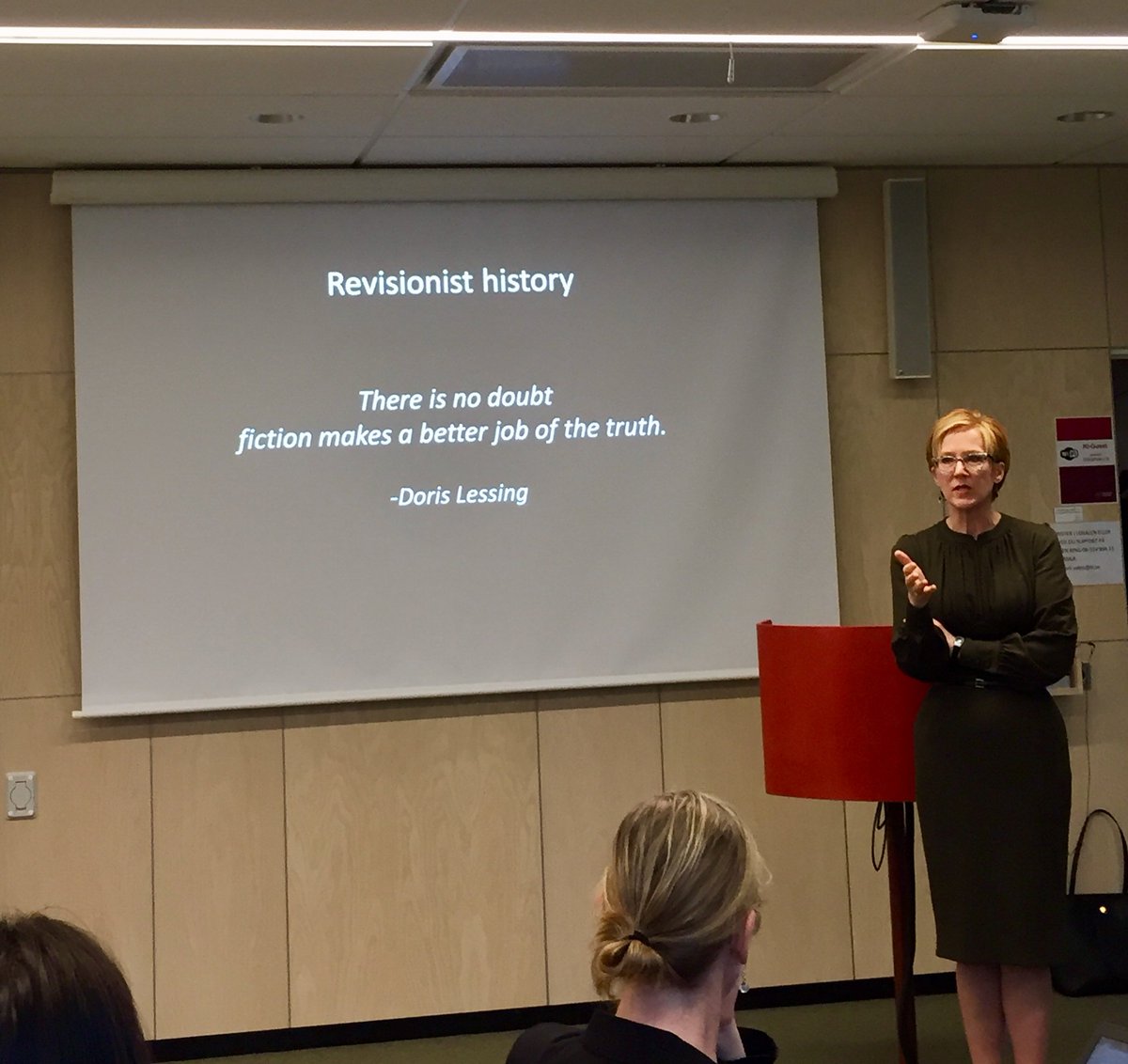 Let's shift our thinking on academic writing from traditional reporting to telling a story! Inspiring workshop today with <a href="/LingardLorelei/">Lorelei Lingard</a> <a href="/karolinskainst/">Karolinska Institutet</a>