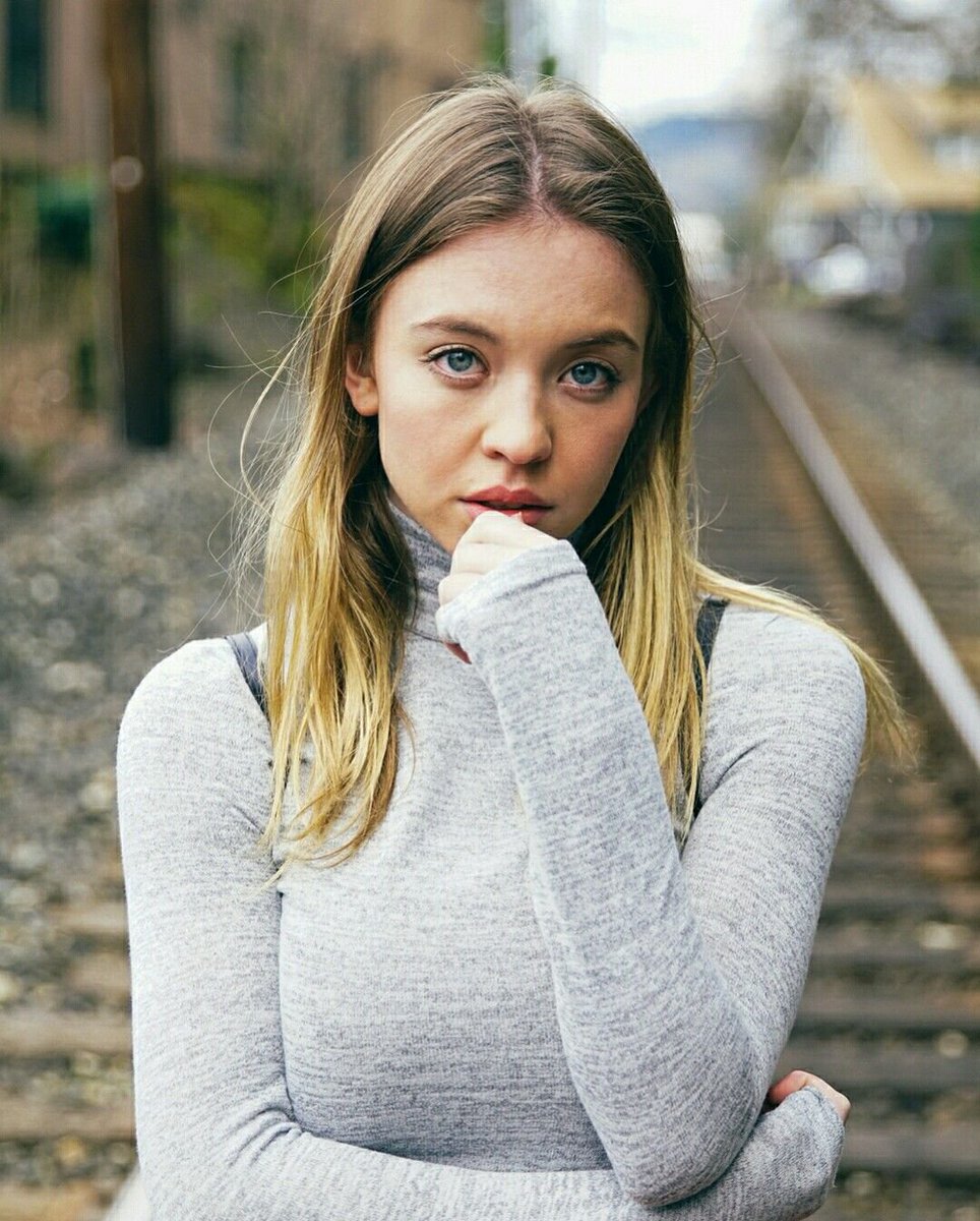 Sydney Sweeney = Beth senior yearpic.twitter.com/OCgjqcoebS.