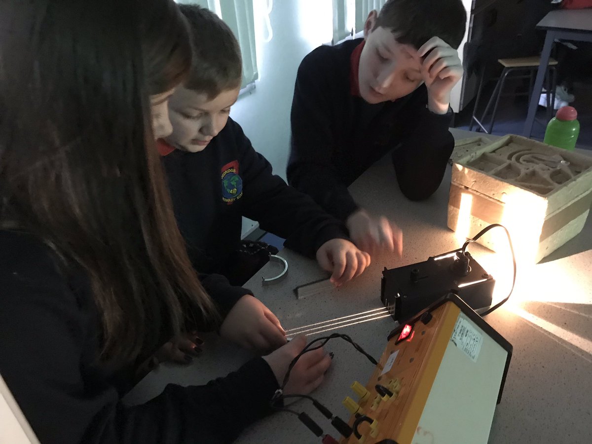 mistersinc's tweet image. Brilliant morning exploring light and lenses with our partners @jyhsscience . Thanks to Mr Kerr for hosting us and explaining how it all relates to @WebbTelescopeUK . 
🔭 🛰 📡 💡 🌈 🚀 
#deepspacediary #physics @CurvedHouseKids @dedridgeps @WL_STEM @ESA__Education @JamesYoungHS