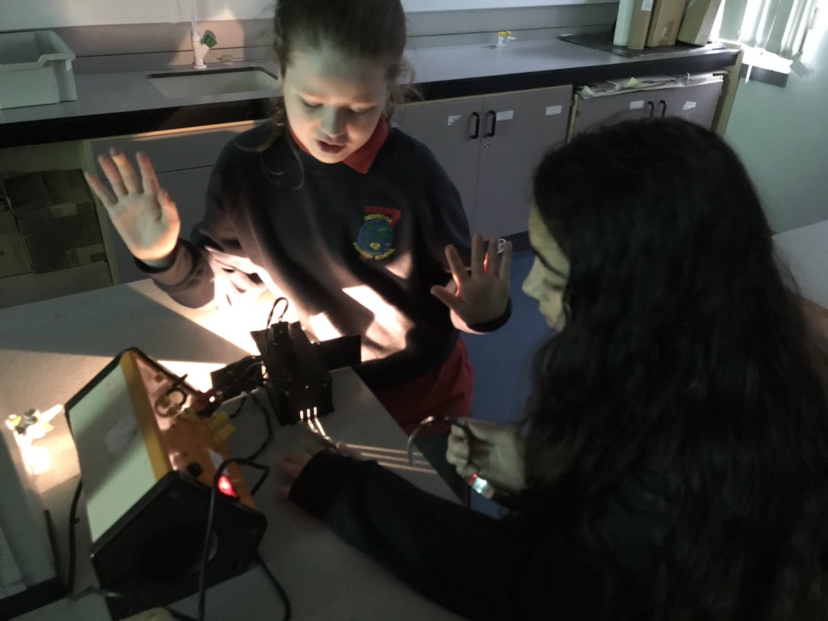 mistersinc's tweet image. Brilliant morning exploring light and lenses with our partners @jyhsscience . Thanks to Mr Kerr for hosting us and explaining how it all relates to @WebbTelescopeUK . 
🔭 🛰 📡 💡 🌈 🚀 
#deepspacediary #physics @CurvedHouseKids @dedridgeps @WL_STEM @ESA__Education @JamesYoungHS