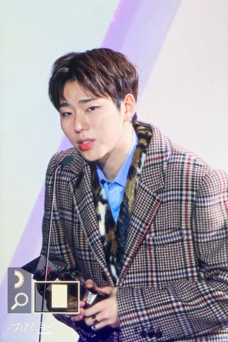 Zico_Square's tweet photo. [preview] 191126 #지코 #zico #우지호 #지아코 #KOZ #AAA2019
@ZICO92 지호 꿈대로 프로듀서로 인정받는 기분 👍 축하해~❤ https://t.co/976b9rpWux