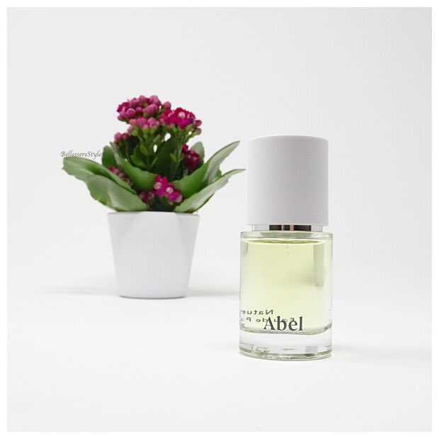 Una nuova fragranza naturale di moderna ispirazione da parte di #abelodor Pink Iris, un bouquet fiorito di Iris, Rosa e Gelsomino vivacizzato dalla presenza di note di Basilico e Lampone. Su #bellesserestyle #eaudeparfum #naturalparfum #naturalfragrance #vitaodor #fragrances