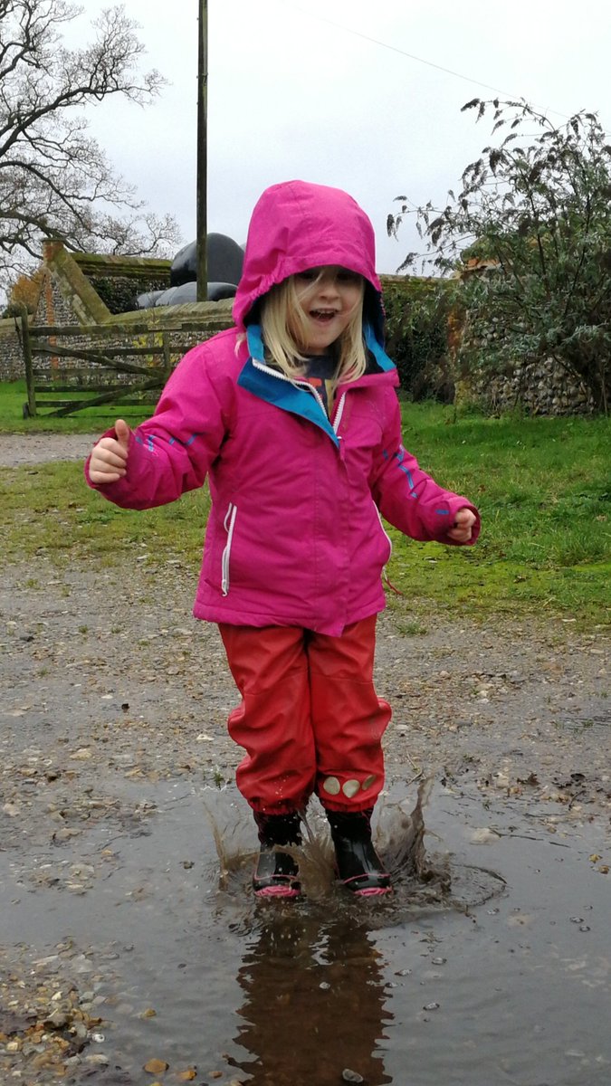 naked_huntress's tweet image. No shooting for us today, been shopping, tidied the cottage, dogs sorted, done the horses, dinner in oven... What else is there to do on a wet day? 🤔 Let the #puddlejumping begin! #farmlife #mudmonster #waterproofs
