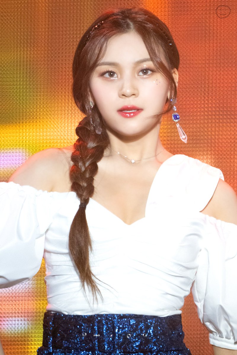 lifeisfunny16's tweet photo. 191124 펩시콘서트
#여자친구 #GFRIEND
#엄지 #UMJI https://t.co/Ntl8xwBObW