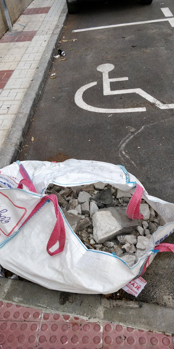 MalagaPor's tweet photo. @MalagaPor @BarriosMalaga @AscoMalaga @malaga @MLG_nofunciona @serdemalaga @BasuraEsBasura @pacodelatorrep @CenacheroCabrea @apadrina1mueble @OrgullodeMalaga @MalagaSucia @QuejasMalaga @CuidameMalaga @nofuncionaMLG @AquiMalaga @CuidameMalaga @XLimpia @LimasaOficial https://t.co/vkkmTeJGjz