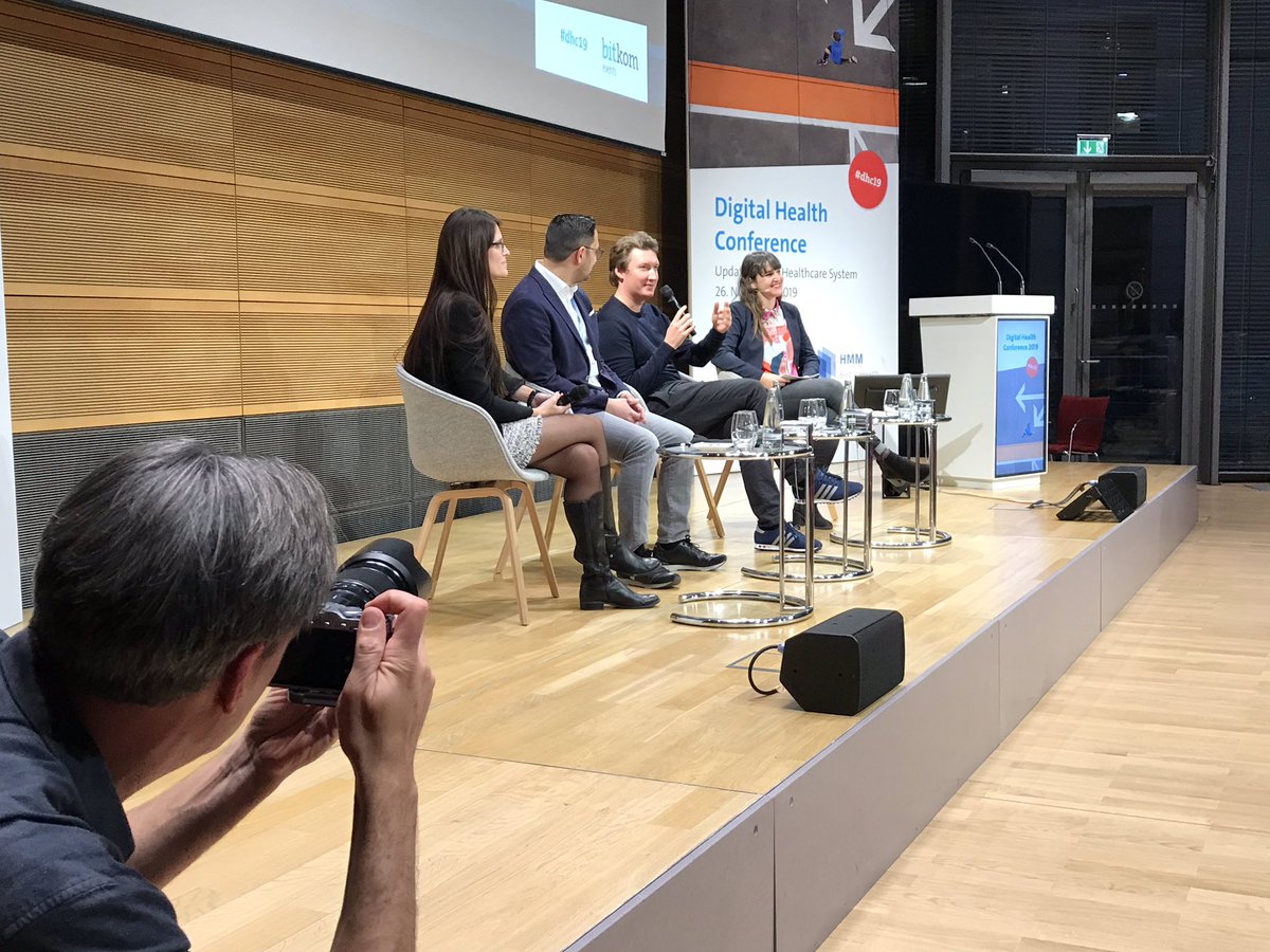 healthcare_de's tweet photo. #dhc19 Panel #Startups + Apps: Frech @instahelp_me, Karakazu @halloalberta, Ronnefeldt @7Mind_de + Moderatorin Boldt: #Prävention für #Mentalhealth - Kompetenz + Akzeptanz bei Psychologen, Unternehmensführung + Anwendern aufbauen; #Geschäftsmodelle: Kassen, Arbeitgeber, Patienten https://t.co/zFtmRdPCoi