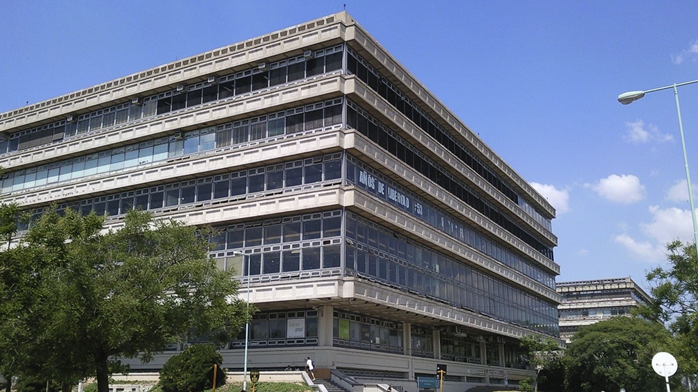 AlbaEndrina's tweet photo. Algo interesante para saber. Según un estudio de la UB, Argentina tiene menos graduados universitarios que Brasil y Chile - Universidades HOY https://t.co/XsVWLbbkDS https://t.co/Kg1Tubo1DD