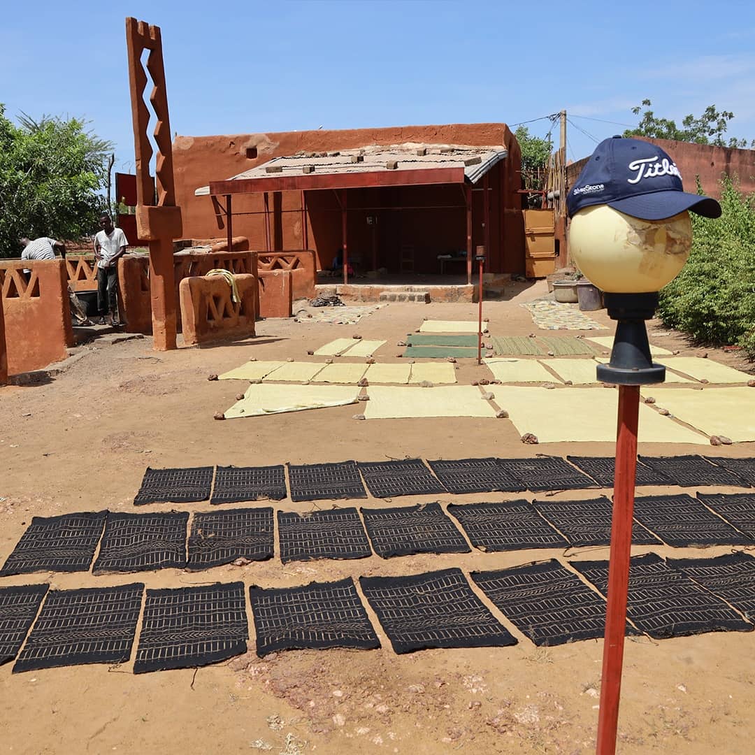 HUBGreatPlains's tweet photo. We love when #SSGHats travel for good ๐งข โ๏ธ ๐ These pics are from a #mudrug shop & womenโs hospital in #Segou #Mali, where @Sharp1Jeff traveled on a #MissionTrip, providing #LeadershipTraining at a hospital & bringing our #WisdomAtWork to #WestAfrica. Kudos, Jeff!
#TravelTuesday https://t.co/HwZFa5nvGH