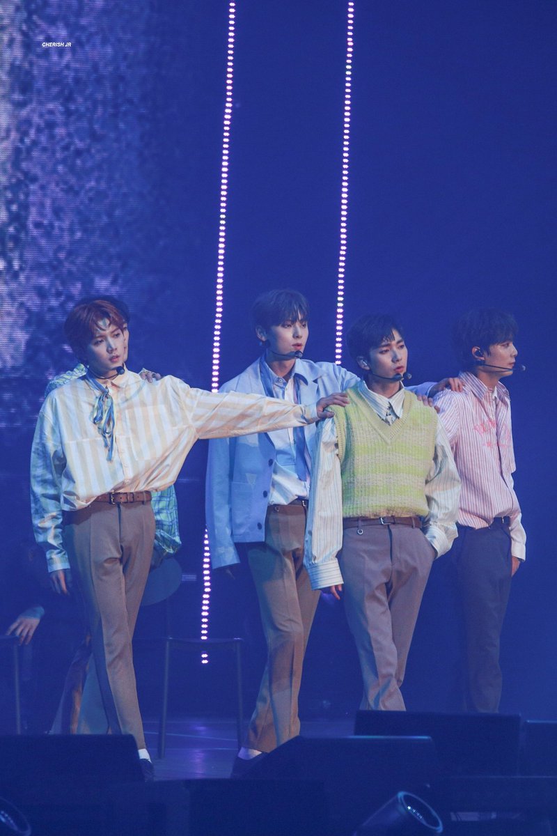 매일매일이 우리늉때문에 행복해☘
#뉴이스트_베스트뮤지션상_축하해
#뉴이스트_AAA_2관왕_축하해
우리늉도 러브로인해 매일매일이 행복하기를