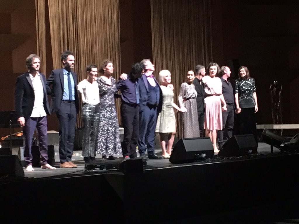 tbarnaud's tweet photo. #Concert2019
19 - ICI-BAS
Concert autour des musiques de Gabriel Fauré
@Auditorium_ONL

Une petite dizaine de chanteurs (dont Etienne Daho &amp; @AlbindelaSimone 😍) se croisent sur scène pour reprendre des chansons sur des airs de Fauré
Souvent magnifique, accompagnés de 4 musiciens https://t.co/77GyXqUG04