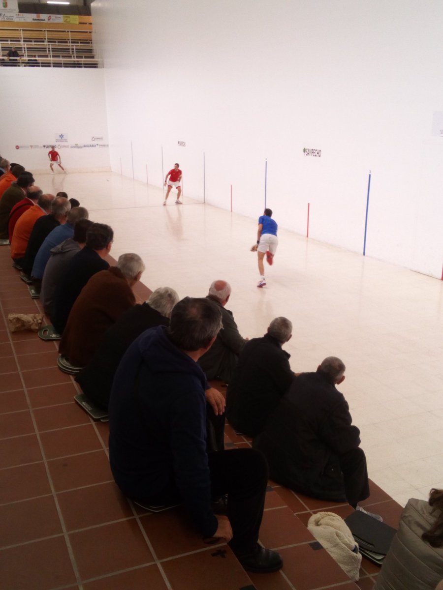 📍Trinquet d'Oliva 26/11/2019
Resultats.

🔴 Vicent G i Rosen         25
🔵 David i Rafa G             2O

🔴 Punxa i  Canari           1O
🔵 Marrahí i Sanchis       25

#pilotaprofessional