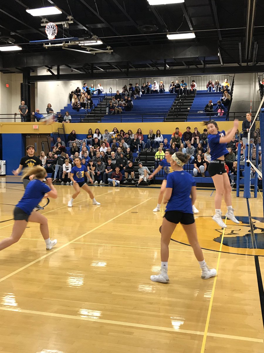 CSHSBlazers's tweet image. Senior fall athletes enjoy a game of volleyball versus our staff! #blazerpride #goodstanding #blazerathletics #wcpsmd