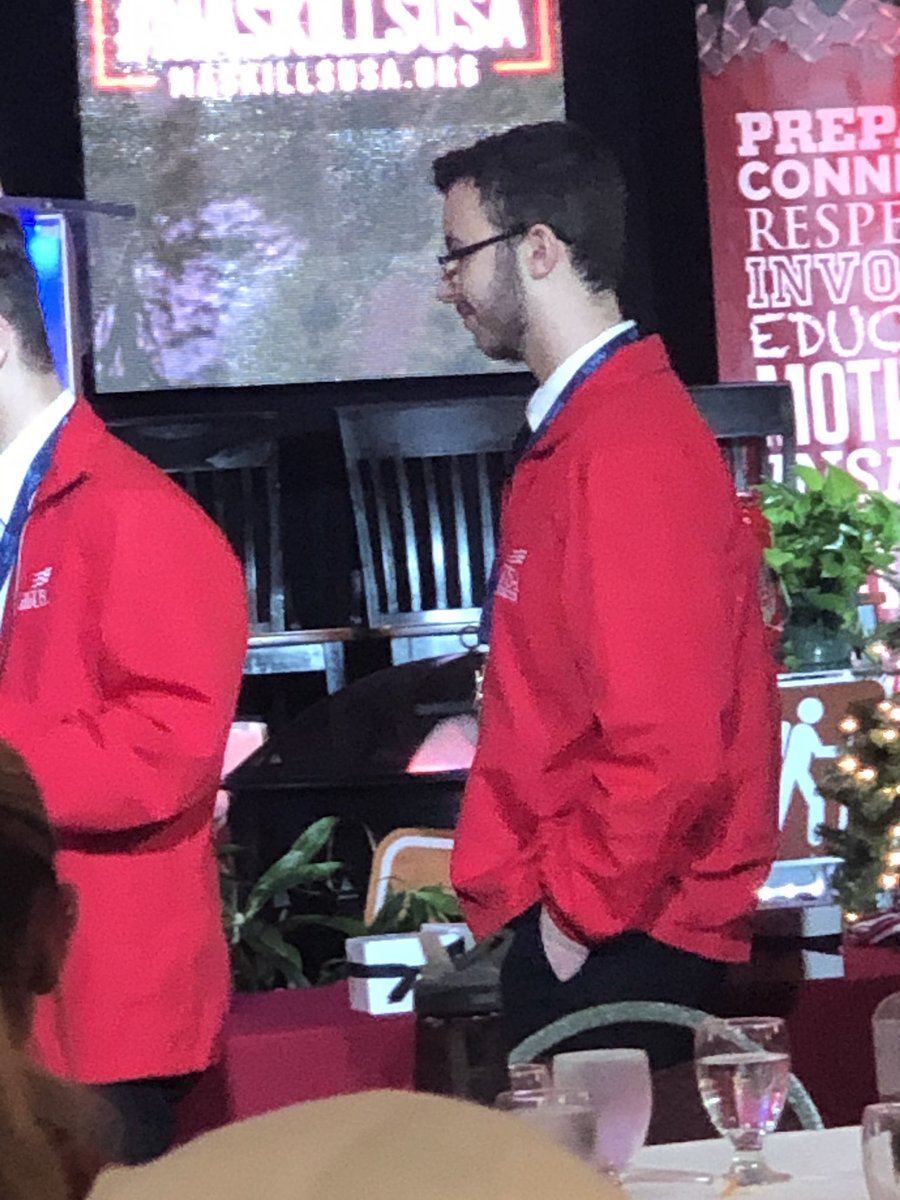 adviser_bp's tweet photo. Congrats to all award winners! You worked hard! 🥇 🙌 @bristolplymtech @adviser_bp #FallLeadershipConference https://t.co/Yw7YVZNf17