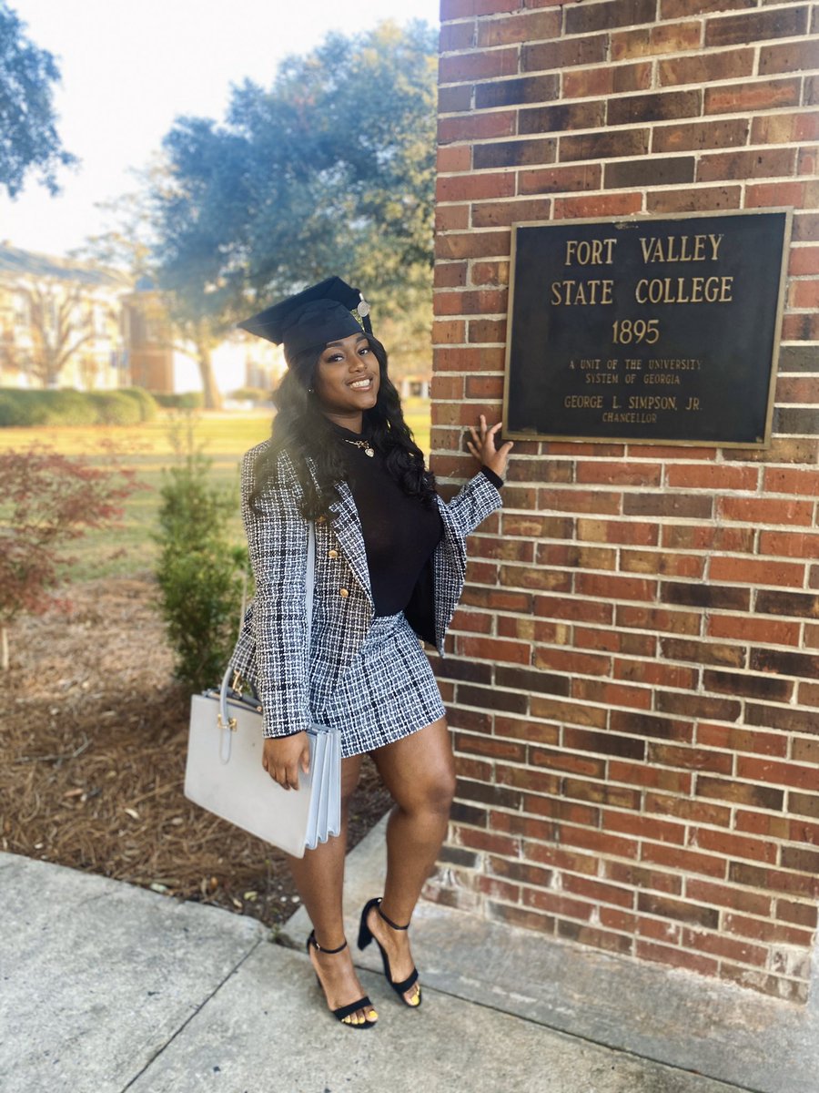____ariesm's tweet photo. Graduation is slowly approaching 🥳 https://t.co/P3iEmqA0tu