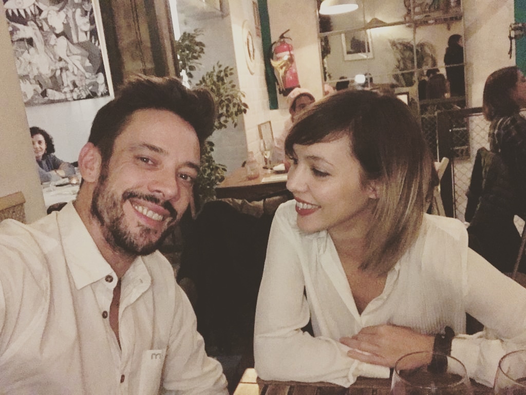 ManuSoler13's tweet photo. Haciendo tiempo por Malasaña antes de entrar al teatro 🙈😬❤ #malasaña #devinitos #tardedeteatro #lluvia https://t.co/fTcoUFzf5y