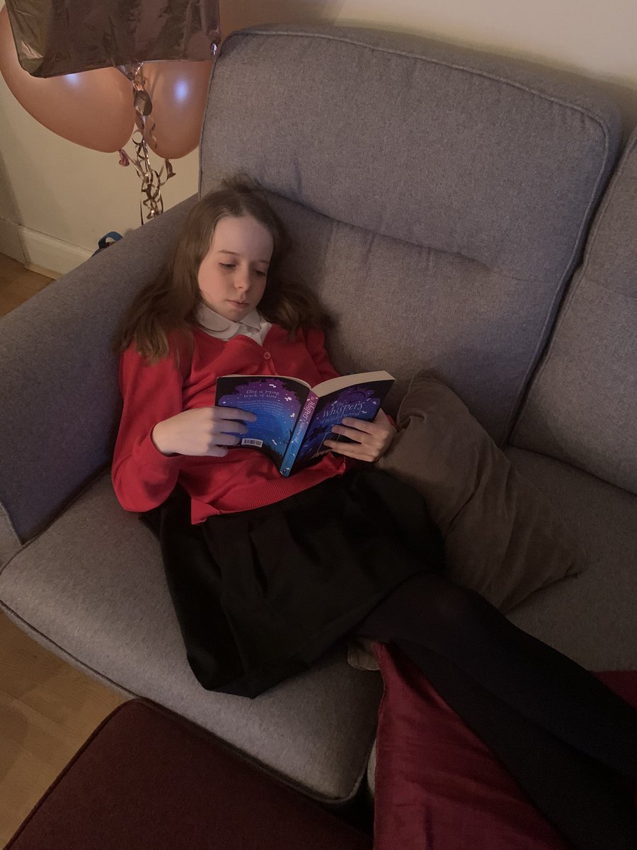 kmci79's tweet photo. @CarronP7 Sara loves reading stretched out on the couch 😊📖📚 #cpsread https://t.co/ceEv0WRhJB